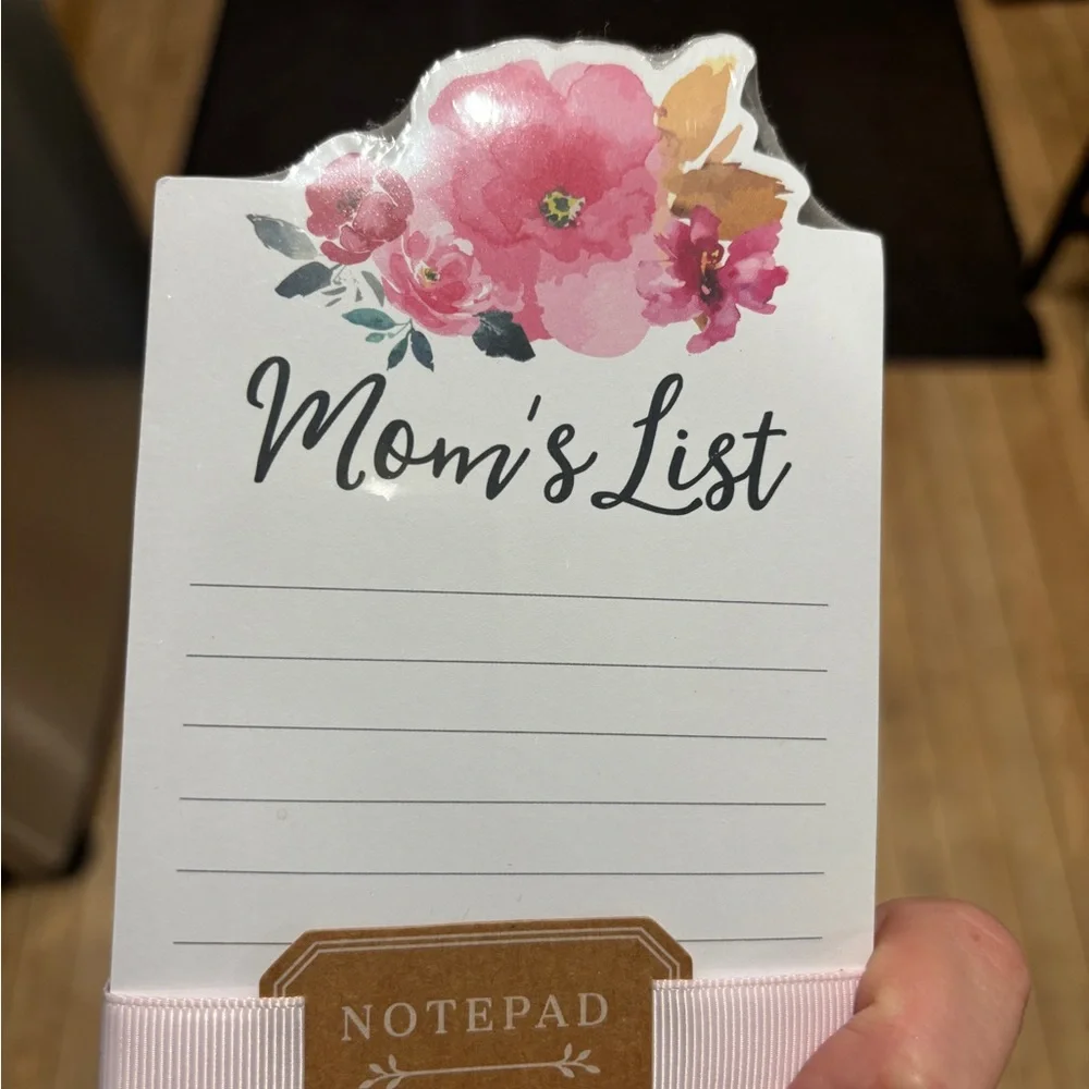 NWT Magnetic Notepad “Mom’s List”